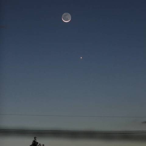 月(月齢27.9)と金星