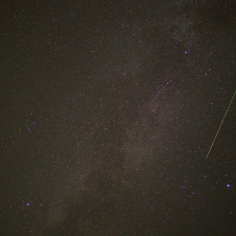 夏の大三角と流星