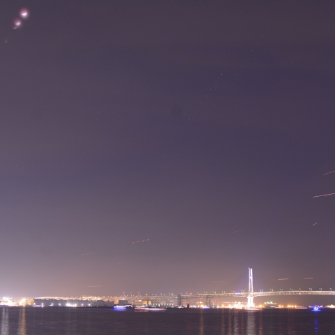 部分月食と横浜ベイブリッジ