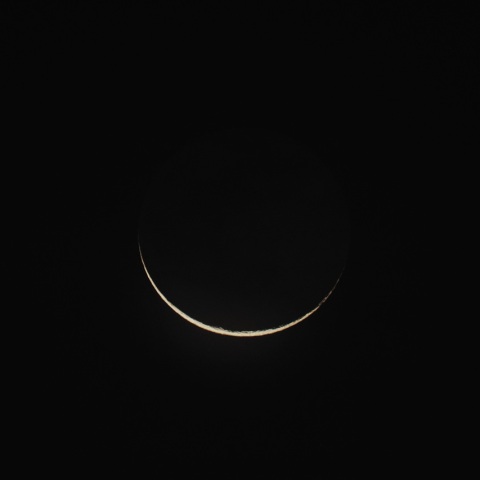 8/22未明 新月前日の極細の月（月齢28.0）