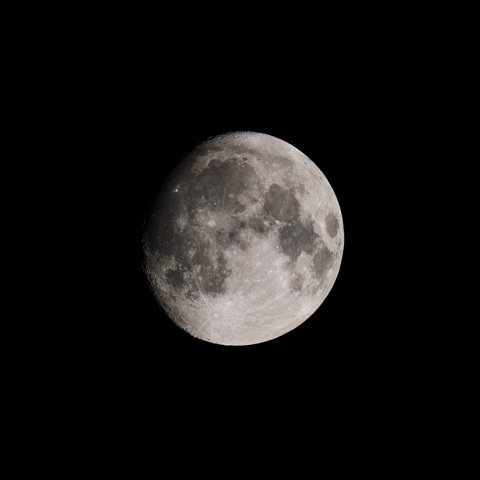 9/5 台風一過の月（月齢13.3）