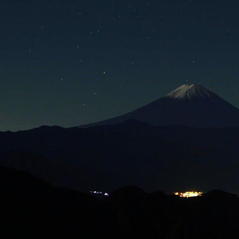 １１／１４未明　カノープスと富士山（出始め）