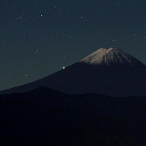 １１／１４未明　カノープスと富士山（隠れる）