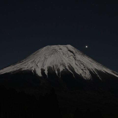 11/28未明　月下の富士山と金星