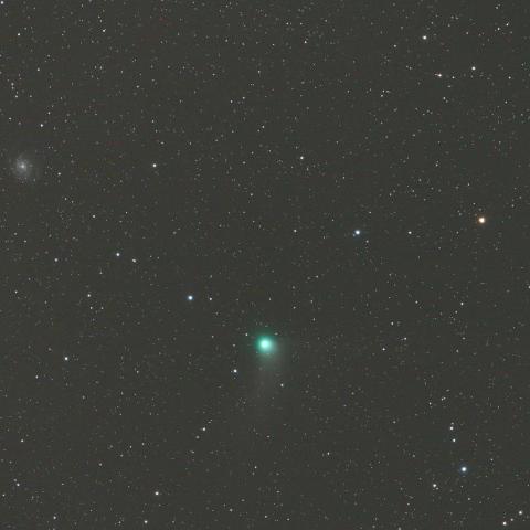 1/17未明　回転花火銀河Ｍ１０１に大接近するカタリナ彗星（C/2013 US10）