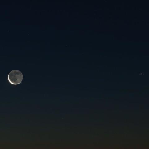 2/7未明　細い月と水星