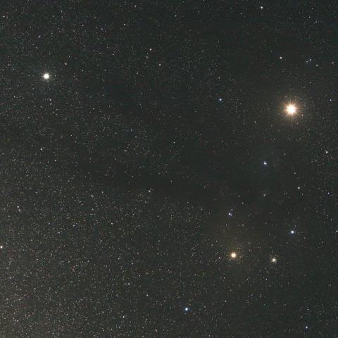 5/2未明　赤い星の火星とアンタレス