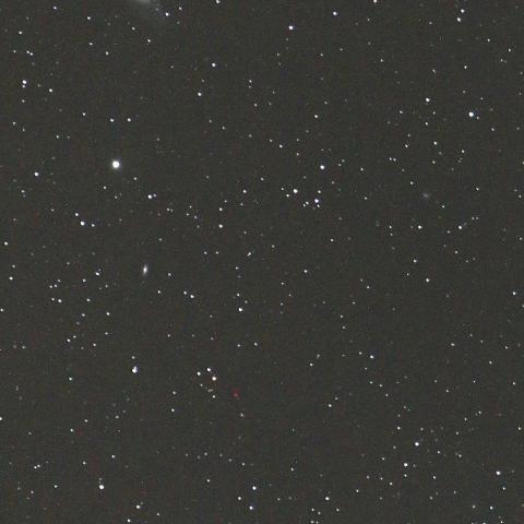 11/4未明 系外銀河M106とジョンソン彗星（C/2015 V2）