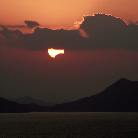 日没帯食の夕景