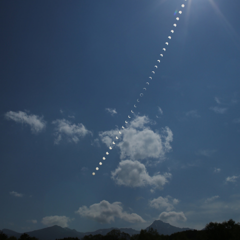 八ヶ岳連峰と金環日食