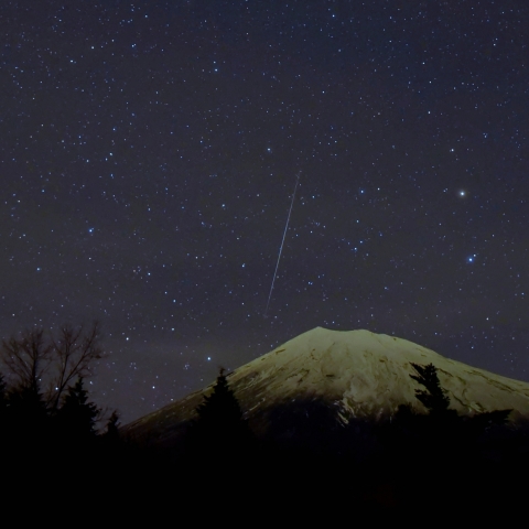 ふたご座流星群と富士山、、、。