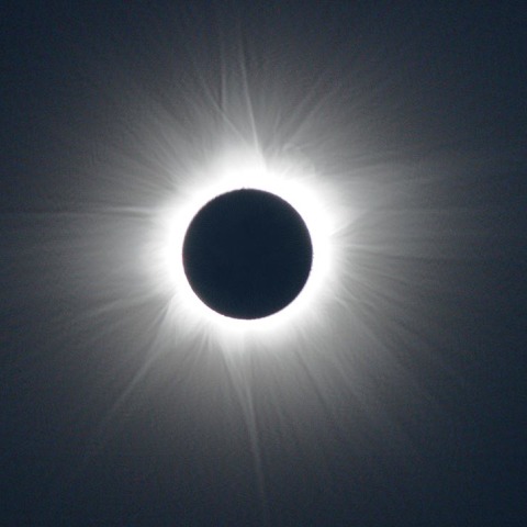南太平洋日食(コロナの合成)