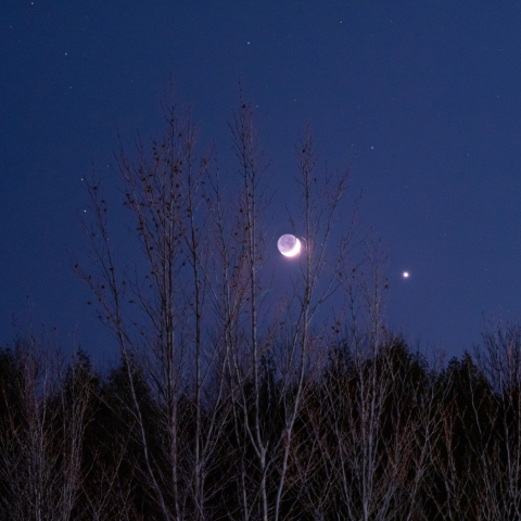 地球照と金星のランデブー