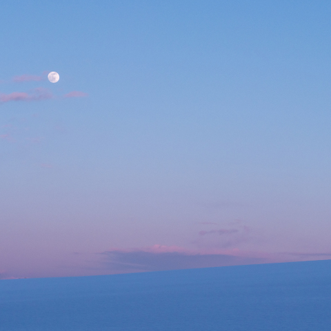 大雪原とお月様