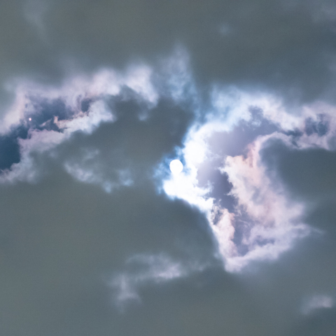 火星と十三夜のお月様とほんのり桃色の雲と