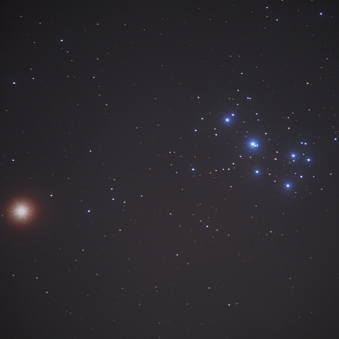 プレアデス星団と火星のランデブー