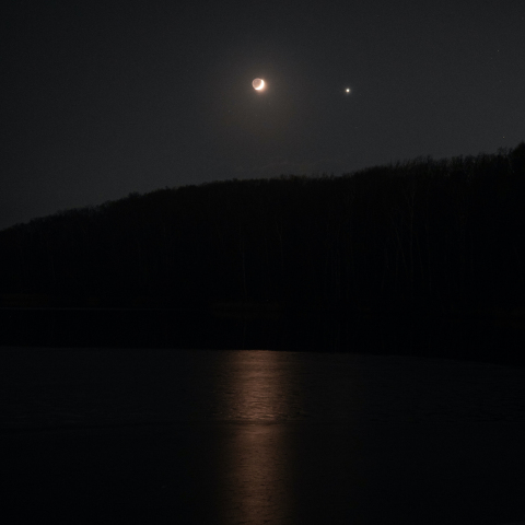 地球照の月と金星の接近