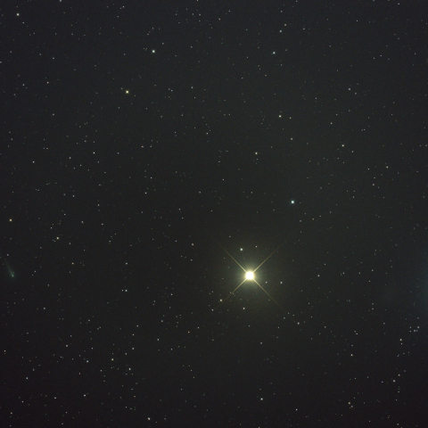 並んだアイソン彗星、火星、レグルス