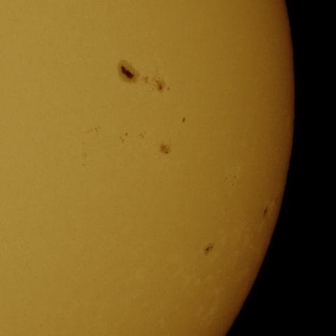 南西端の黒点群