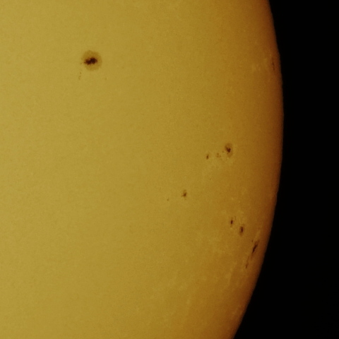 沈みゆく黒点群