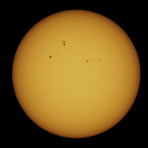 太陽面4月18日（可視光）