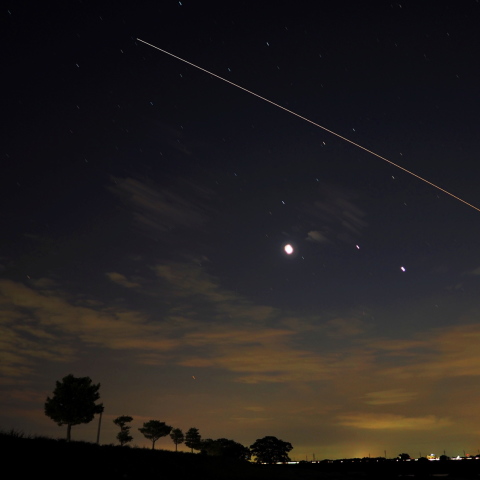 しし座を貫くISS