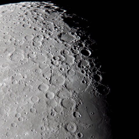 月面南部のクレーター群