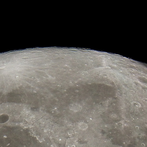 満月の北極付近