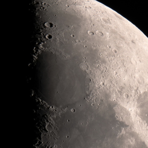 上弦の月 静かの海から北部まで