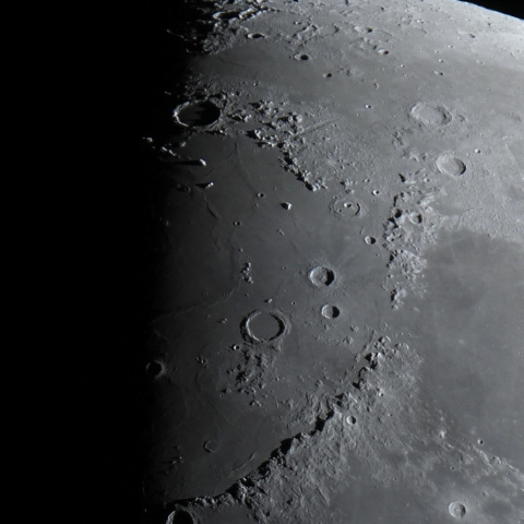 月齢8の月面北部