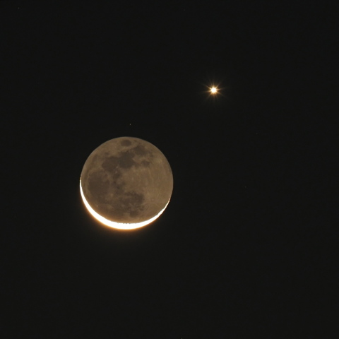 早朝の月と金星
