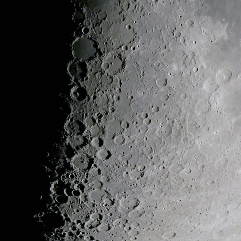 月面南部のクレーター