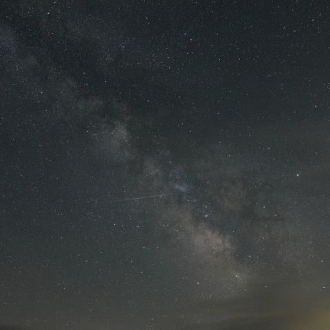 天の川を横切るみずがめ座η流星群