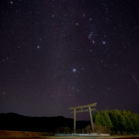 熊野本宮大社大鳥居と冬の大三角