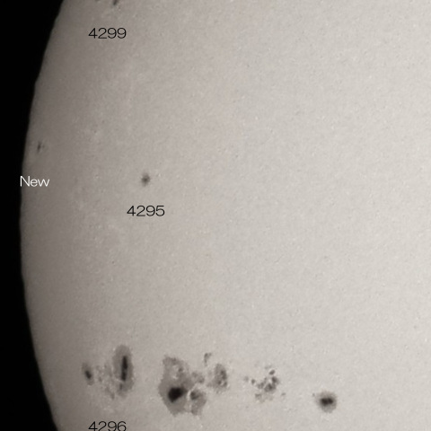 2025/12/2 太陽 東部の6黒点群