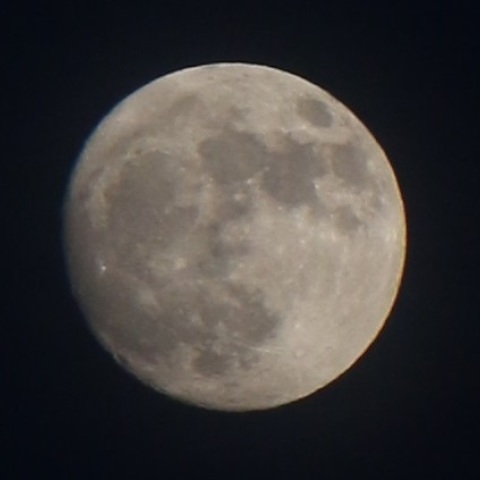 スーパームーン1日前