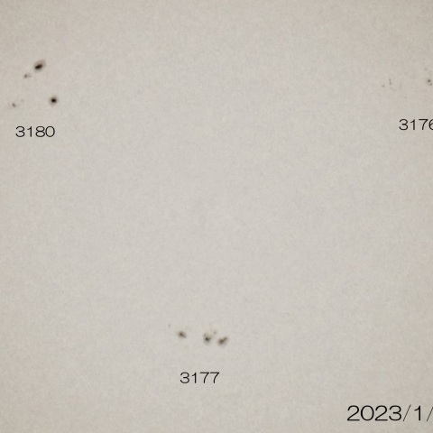 2023/1/3 太陽 5つの黒点群