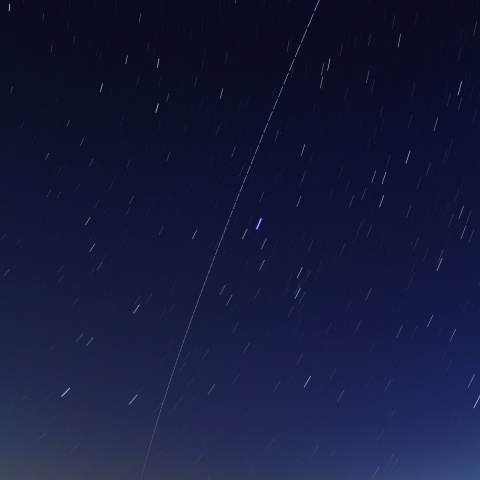 薄明の空にベガとISS