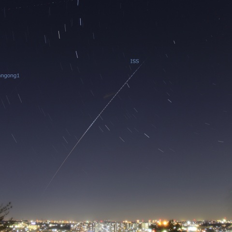 北天を上るISSと天宮1号