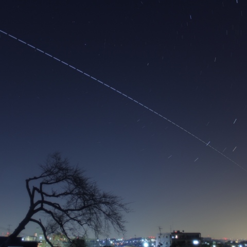 カシオペアを貫くISS