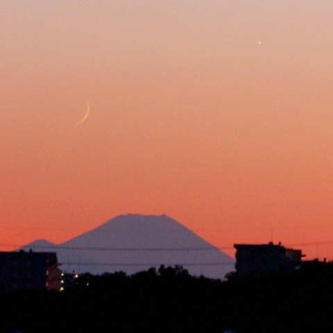 2011.10.28新月、金星、富士