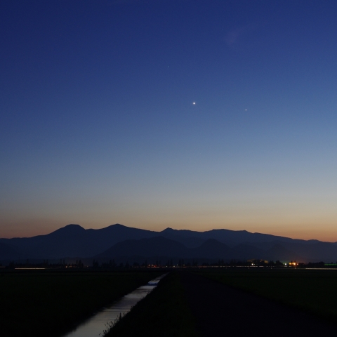 七ツの森に一番星二つ