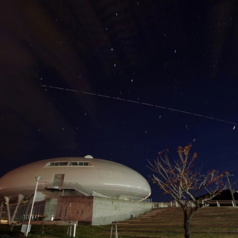 この惑星の人工衛星と宇宙船