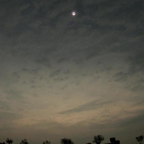 ダイヤモンドリングを迎えた空