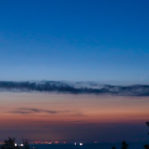 紫金山アトラス彗星と月の会合
