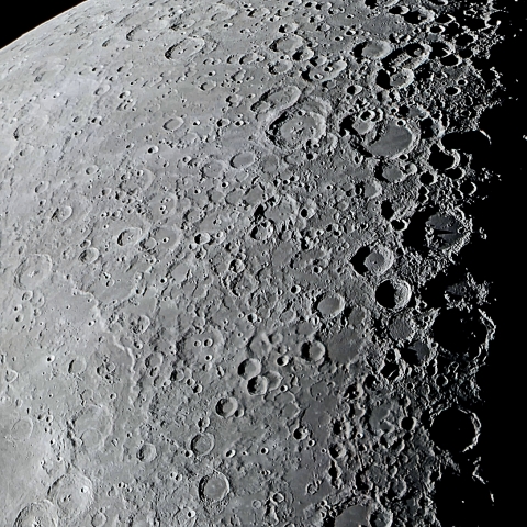 上弦の月（南部）