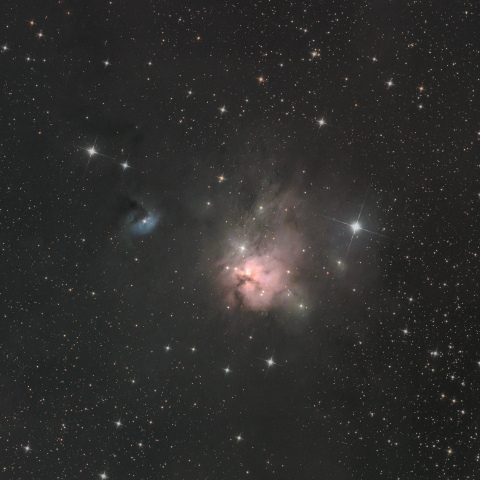 北の三裂星雲 NGC1579
