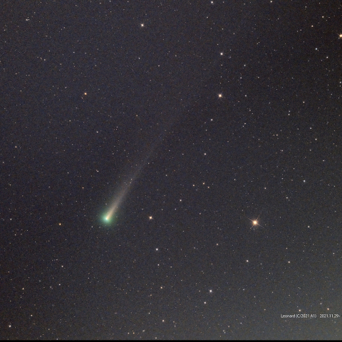 尾が伸びたレナード彗星(C/2021 A1)