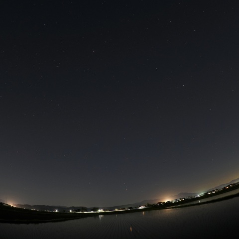 越後平野　初夏の夜空