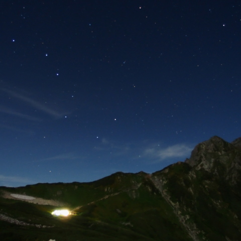 剱岳の向こうに